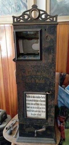 Historický automat na prodej pohlednic